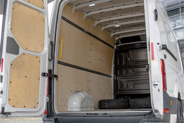 Volkswagen Crafter 2.0 TDI 177 PK L3H3 DSG | CarPlay | Camera | Standkachel | MF Stuur | Dealer onderhouden | Cruise control | DAB