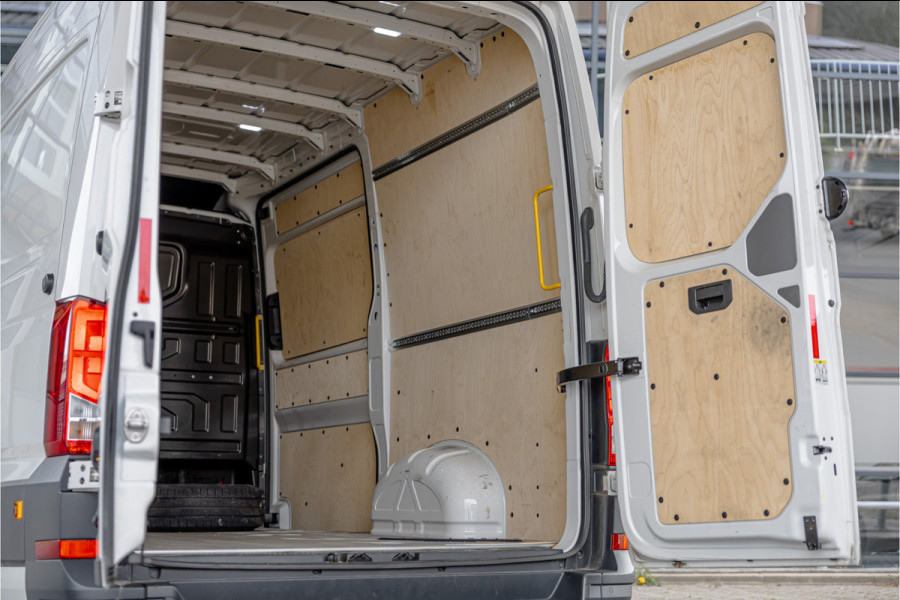 Volkswagen Crafter 2.0 TDI 177 PK L3H3 DSG | CarPlay | Camera | Standkachel | MF Stuur | Dealer onderhouden | Cruise control | DAB