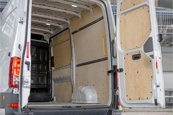 Volkswagen Crafter 2.0 TDI 177 PK L3H3 DSG | CarPlay | Camera | Standkachel | MF Stuur | Dealer onderhouden | Cruise control | DAB