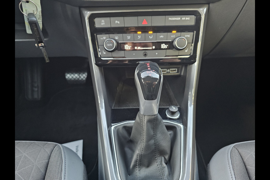 Volkswagen T-Cross 1.0 TSI Style | Automaat | LED | Trekhaak | Stoelverwarming | Camera | PDC | App-connect | All-seasons |