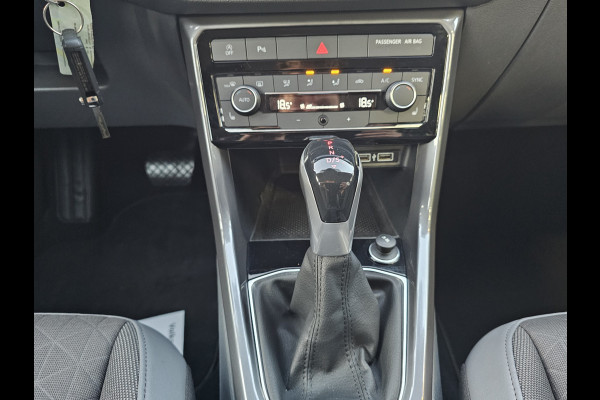 Volkswagen T-Cross 1.0 TSI Style | Automaat | LED | Trekhaak | Stoelverwarming | Camera | PDC | App-connect | All-seasons |