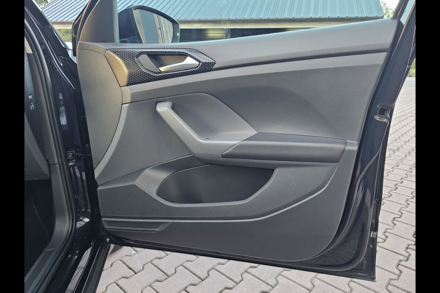 Volkswagen T-Cross 1.0 TSI Style | Automaat | LED | Trekhaak | Stoelverwarming | Camera | PDC | App-connect | All-seasons |