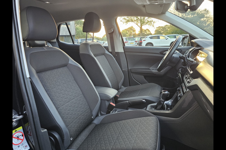 Volkswagen T-Cross 1.0 TSI Style | Automaat | LED | Trekhaak | Stoelverwarming | Camera | PDC | App-connect | All-seasons |