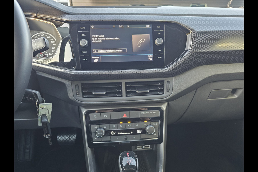 Volkswagen T-Cross 1.0 TSI Style | Automaat | LED | Trekhaak | Stoelverwarming | Camera | PDC | App-connect | All-seasons |