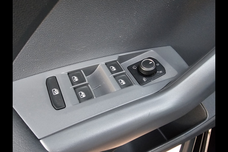 Volkswagen T-Cross 1.0 TSI Style | Automaat | LED | Trekhaak | Stoelverwarming | Camera | PDC | App-connect | All-seasons |