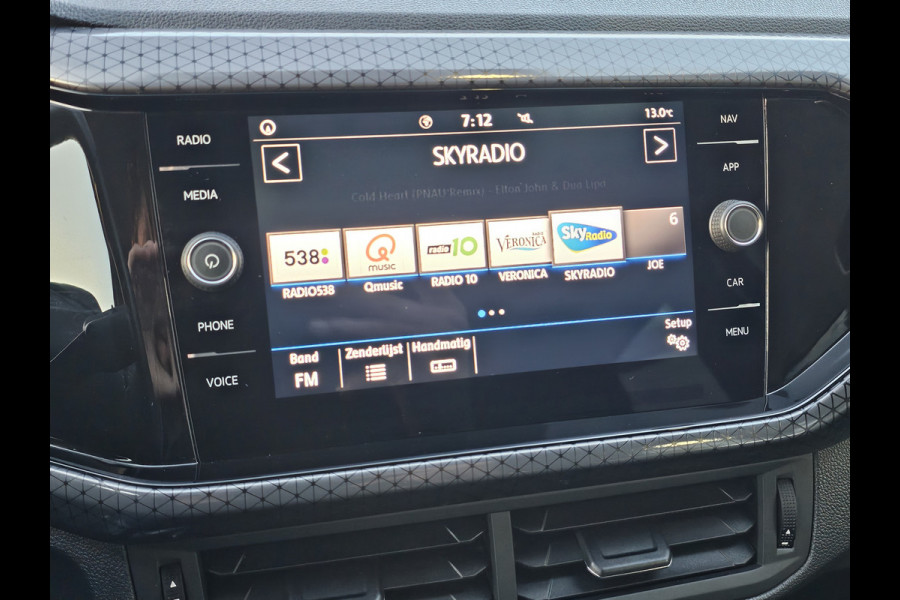 Volkswagen T-Cross 1.0 TSI Style | Automaat | LED | Trekhaak | Stoelverwarming | Camera | PDC | App-connect | All-seasons |