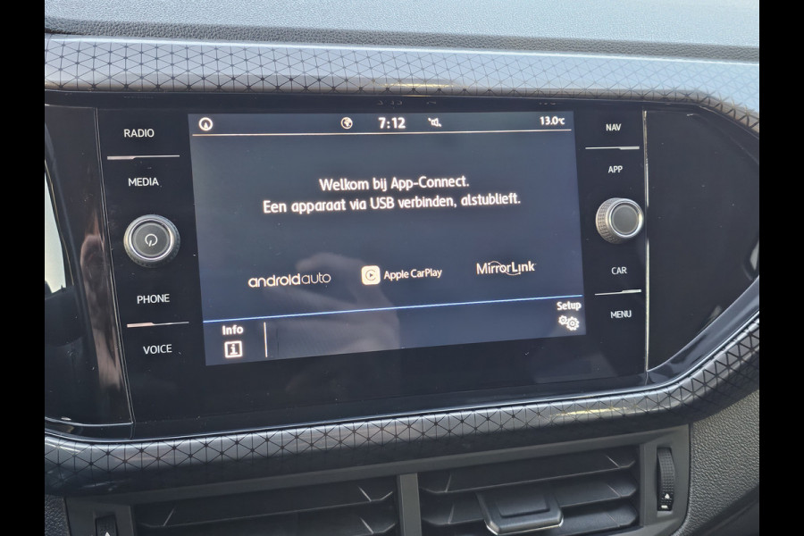 Volkswagen T-Cross 1.0 TSI Style | Automaat | LED | Trekhaak | Stoelverwarming | Camera | PDC | App-connect | All-seasons |