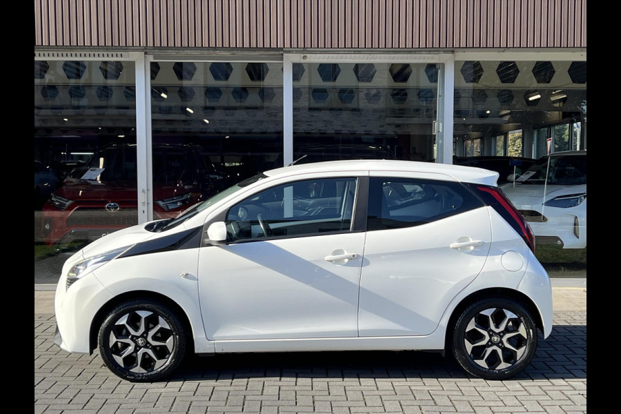 Toyota Aygo 1.0 VVT-i X-joy | Apple CarPlay/Android Auto, Airco, Lichtmetalen velgen, Safety Sense, Mistlampen