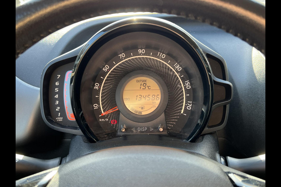 Toyota Aygo 1.0 VVT-i X-joy | Apple CarPlay/Android Auto, Airco, Lichtmetalen velgen, Safety Sense, Mistlampen