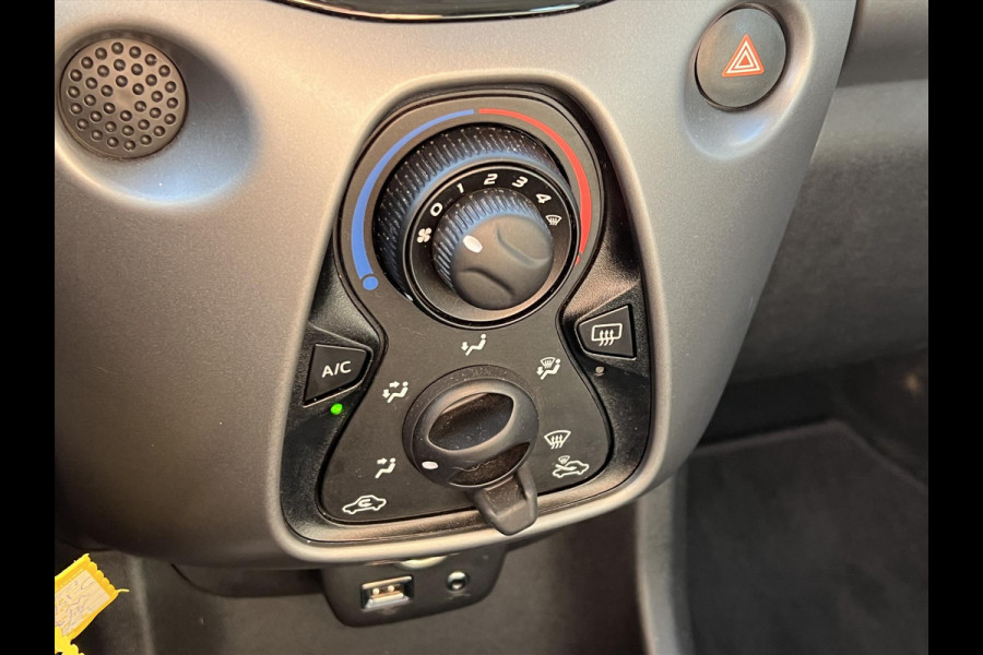 Toyota Aygo 1.0 VVT-i X-joy | Apple CarPlay/Android Auto, Airco, Lichtmetalen velgen, Safety Sense, Mistlampen
