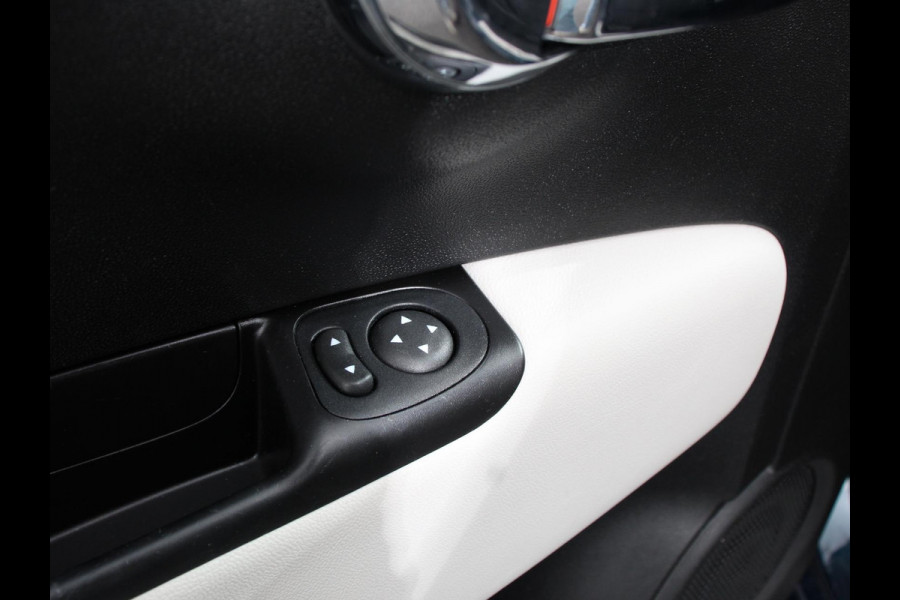 Fiat 500C 1.0 Hybrid Dolcevita Airco Cruise control Lichtmetalen velgen Apple Carplay/ Android Auto Navigatie Parkeersensor achter