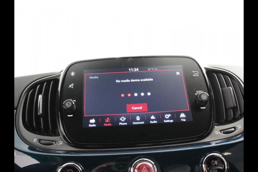 Fiat 500C 1.0 Hybrid Dolcevita Airco Cruise control Lichtmetalen velgen Apple Carplay/ Android Auto Navigatie Parkeersensor achter