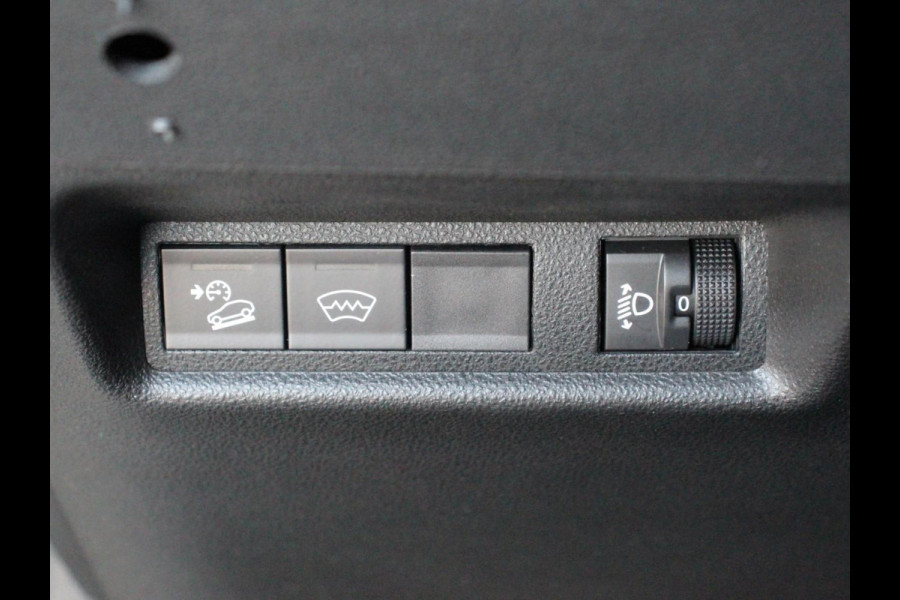 Jeep Avenger Longitude 54 kWh Automaat Navigatie Apple Carplay/ Android Auto Parkeersensor achter Cruise Control Stoelverwarming Full LED Virtual Cockpit Climate Control