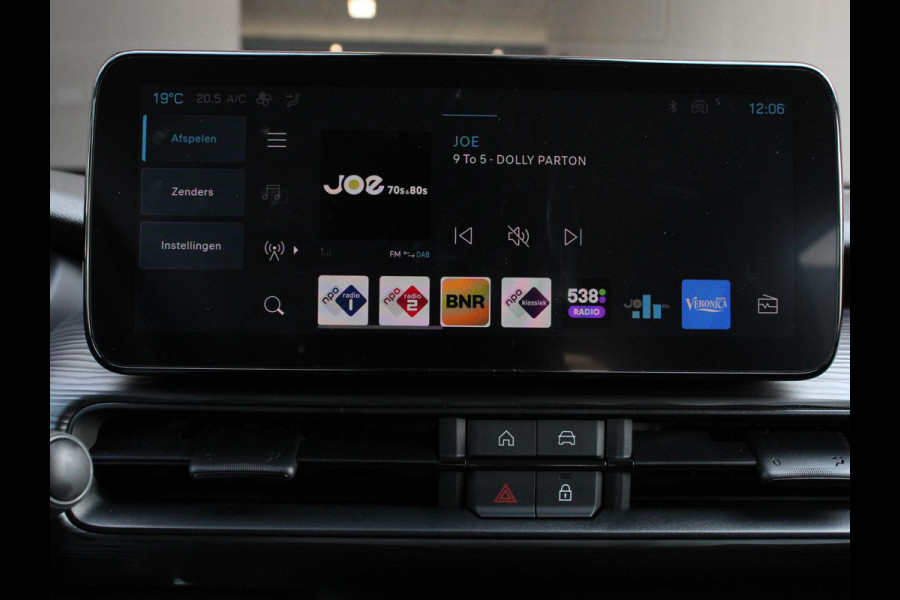 Jeep Avenger Longitude 54 kWh Automaat Navigatie Apple Carplay/ Android Auto Parkeersensor achter Cruise Control Stoelverwarming Full LED Virtual Cockpit Climate Control