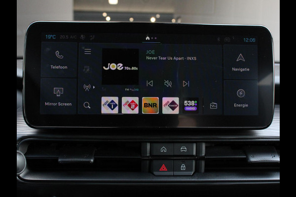 Jeep Avenger Longitude 54 kWh Automaat Navigatie Apple Carplay/ Android Auto Parkeersensor achter Cruise Control Stoelverwarming Full LED Virtual Cockpit Climate Control
