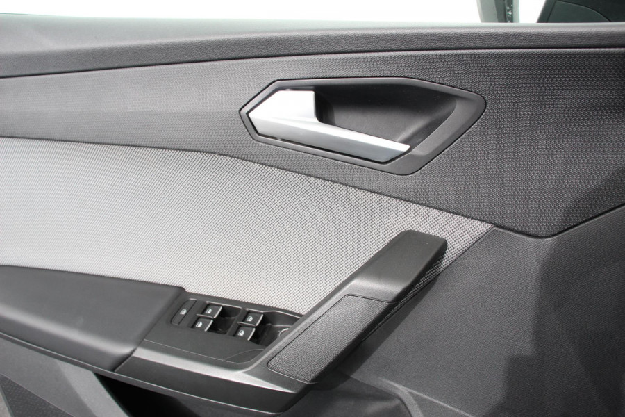 Seat Leon Sportstourer 1.5 eTSI 150pk Automaat Style Navigatie Apple Carplay/Android Auto Adaptive Cruise control Led Lichtmetalen velgen