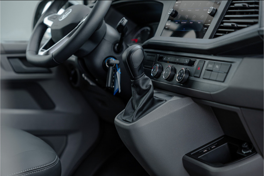 Volkswagen Transporter T6.1 2.0 TDI 150 PK L2H1 DSG DC | Dubbel cabine | 6-Zitter | Bi-Xenon | Camera | CarPlay | MF Stuur | Nieuw | BPM Vrij | DAB | Trekhaak | Cruise control