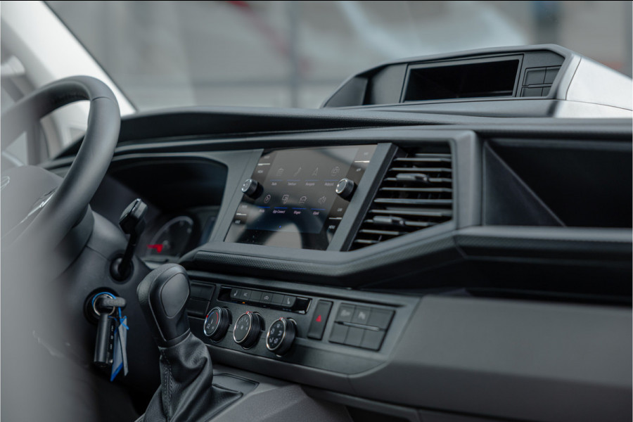 Volkswagen Transporter T6.1 2.0 TDI 150 PK L2H1 DSG DC | Dubbel cabine | 6-Zitter | Bi-Xenon | Camera | CarPlay | MF Stuur | Nieuw | BPM Vrij | DAB | Trekhaak | Cruise control