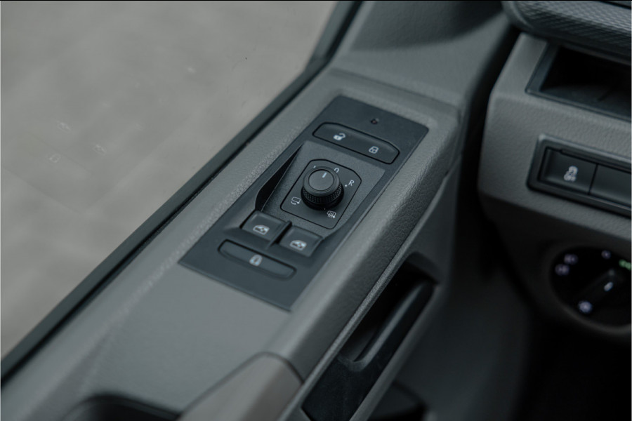 Volkswagen Transporter T6.1 2.0 TDI 150 PK L2H1 DSG DC | Dubbel cabine | 6-Zitter | Bi-Xenon | Camera | CarPlay | MF Stuur | Nieuw | BPM Vrij | DAB | Trekhaak | Cruise control