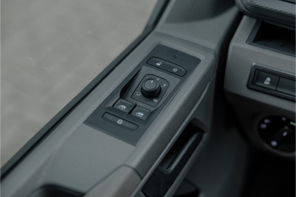 Volkswagen Transporter T6.1 2.0 TDI 150 PK L2H1 DSG DC | Dubbel cabine | 6-Zitter | Bi-Xenon | Camera | CarPlay | MF Stuur | Nieuw | BPM Vrij | DAB | Trekhaak | Cruise control