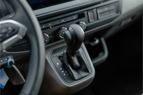 Volkswagen Transporter T6.1 2.0 TDI 150 PK L2H1 DSG DC | Dubbel cabine | 6-Zitter | Bi-Xenon | Camera | CarPlay | MF Stuur | Nieuw | BPM Vrij | DAB | Trekhaak | Cruise control