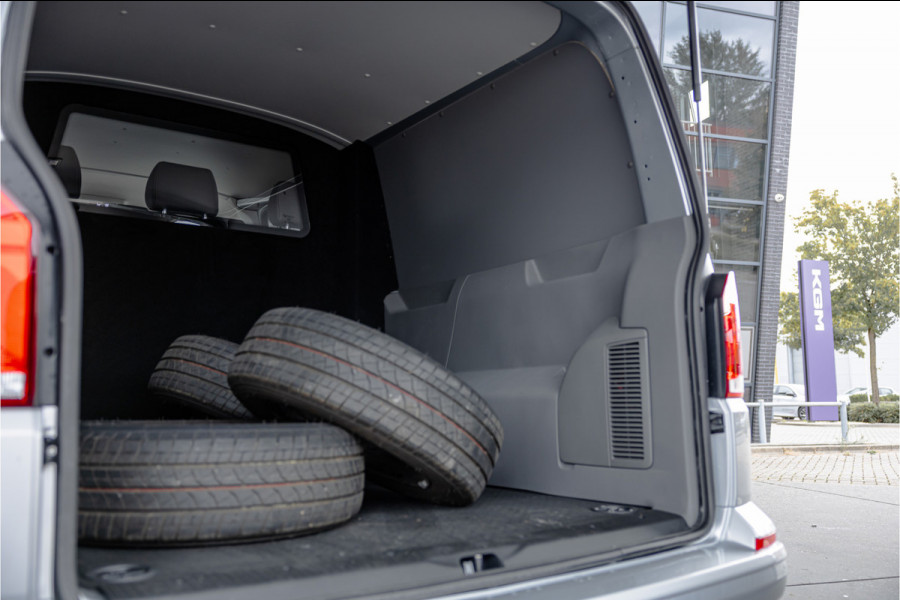 Volkswagen Transporter T6.1 2.0 TDI 150 PK L2H1 DSG DC | Dubbel cabine | 6-Zitter | Bi-Xenon | Camera | CarPlay | MF Stuur | Nieuw | BPM Vrij | DAB | Trekhaak | Cruise control