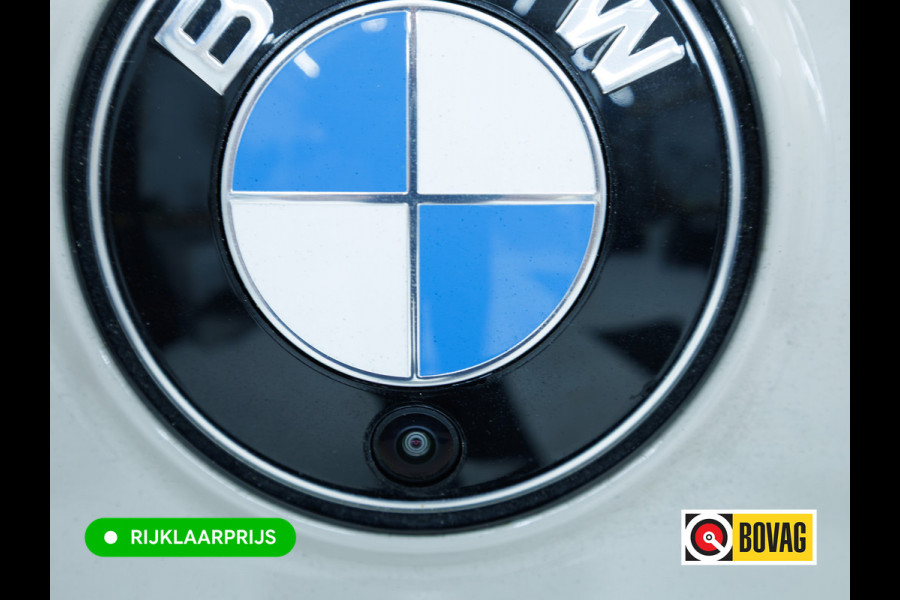 BMW iX xDrive45 101 kWh M-Sport | Pano | Elec. Trekhaak | Luchtvering | Verlichte gril | Stoelverw. en koeling, | Achterbankverw. | Softclose, Meesturende achteras, Harman Kardon, 36 maanden Fabrieksgarantie NL-Auto, Service Inclusive