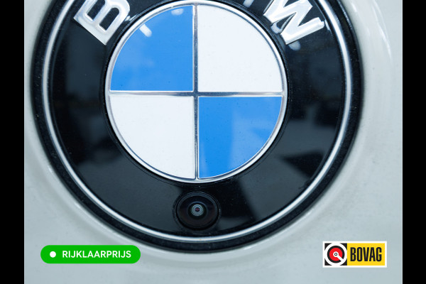 BMW iX xDrive45 101 kWh M-Sport | Pano | Elec. Trekhaak | Luchtvering | Verlichte gril | Stoelverw. en koeling, | Achterbankverw. | Softclose, Meesturende achteras, Harman Kardon, 36 maanden Fabrieksgarantie NL-Auto, Service Inclusive