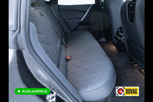 BMW iX xDrive45 101 kWh M-Sport | Pano | Elec. Trekhaak | Luchtvering | Verlichte gril | Stoelverw. en koeling, | Achterbankverw. | Softclose, Meesturende achteras, Harman Kardon, 36 maanden Fabrieksgarantie NL-Auto, Service Inclusive