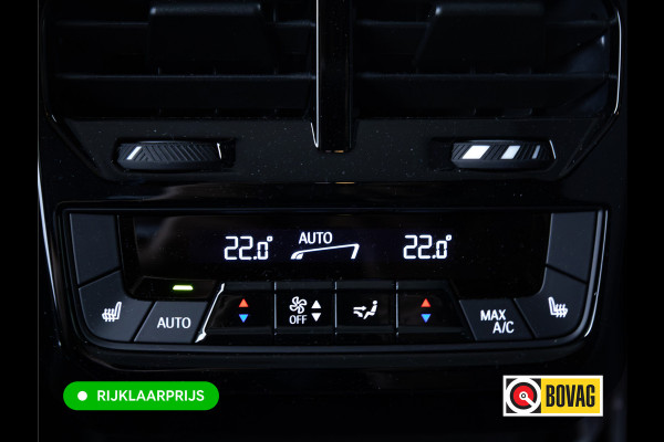 BMW iX xDrive45 101 kWh M-Sport | Pano | Elec. Trekhaak | Luchtvering | Verlichte gril | Stoelverw. en koeling, | Achterbankverw. | Softclose, Meesturende achteras, Harman Kardon, 36 maanden Fabrieksgarantie NL-Auto, Service Inclusive