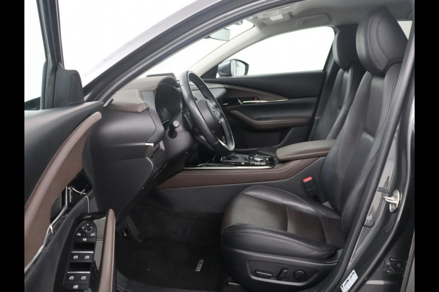 Mazda CX-30 2.0 e-SkyActiv-X M Hybrid Luxury | Trekhaak | Leder | Stuur/stoel verwarming | Adaptive cruise | Head up | 360 camera | Carplay | Climate control | BOSE sound |