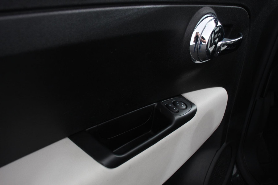 Fiat 500 1.0 Hybrid 69pk Dolcevita Navigatie Apple Carplay/Android Auto Panoramadak Parkeersensor achter Cruise Control Climate Control