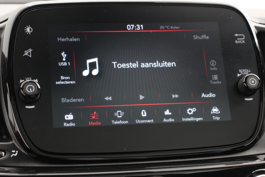 Fiat 500 1.0 Hybrid 69pk Dolcevita Navigatie Apple Carplay/Android Auto Panoramadak Parkeersensor achter Cruise Control Climate Control