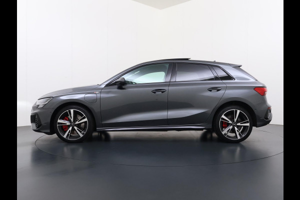 Audi A3 Sportback 45 TFSI e S edition Competition 245pk | PHEV |  3x S LINE | PANORAMADAK | KEYLESS GO & START | BLACK OPTIC PAKKET | STOELVERWARMING | AUDI DEALER ONDERHOUDEN |