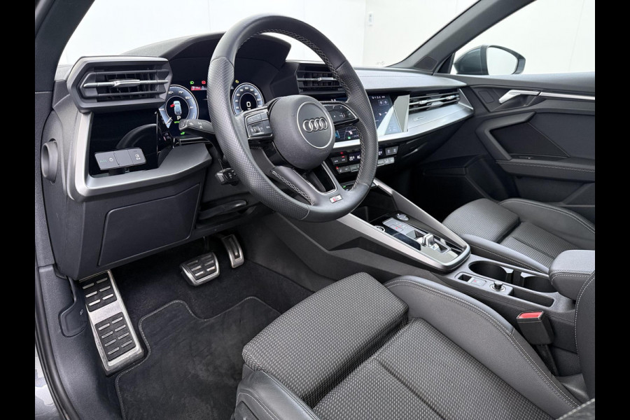 Audi A3 Sportback 45 TFSI e S edition Competition 245pk | PHEV |  3x S LINE | PANORAMADAK | KEYLESS GO & START | BLACK OPTIC PAKKET | STOELVERWARMING | AUDI DEALER ONDERHOUDEN |
