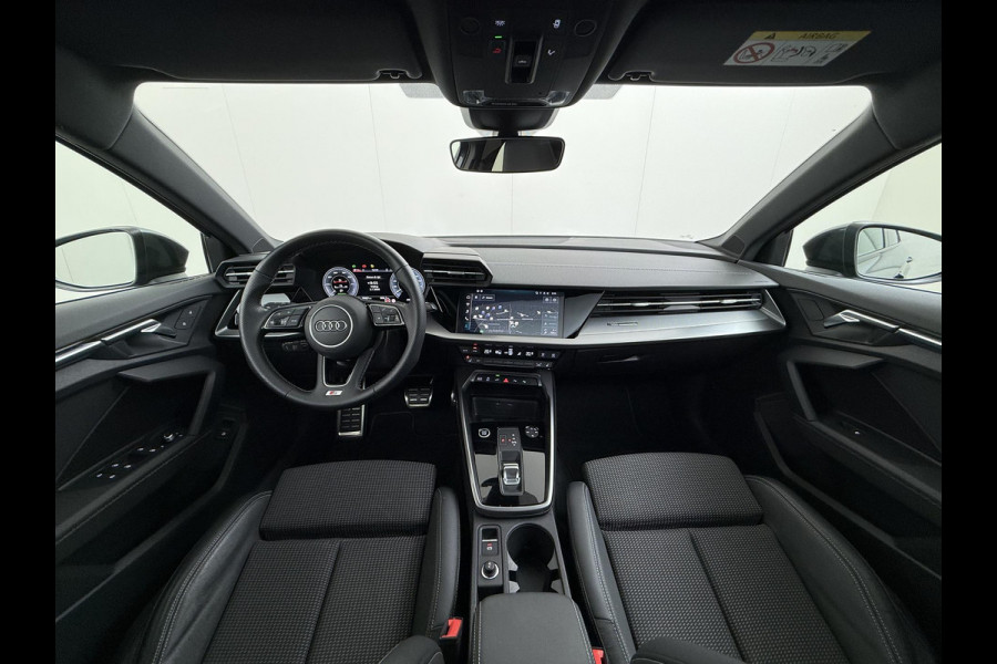 Audi A3 Sportback 45 TFSI e S edition Competition 245pk | PHEV |  3x S LINE | PANORAMADAK | KEYLESS GO & START | BLACK OPTIC PAKKET | STOELVERWARMING | AUDI DEALER ONDERHOUDEN |