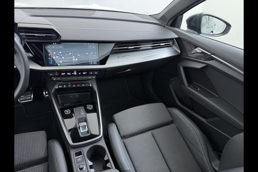 Audi A3 Sportback 45 TFSI e S edition Competition 245pk | PHEV |  3x S LINE | PANORAMADAK | KEYLESS GO & START | BLACK OPTIC PAKKET | STOELVERWARMING | AUDI DEALER ONDERHOUDEN |