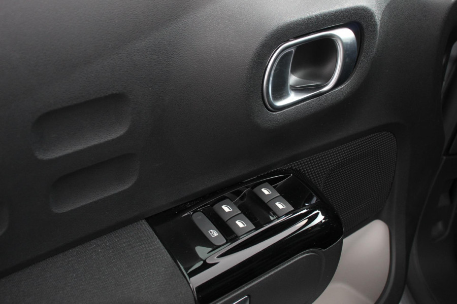 Citroën C3 1.2 PureTech 83pk Shine Navigatie Apple Carplay/Android Auto Parkeersensor achter Camera Cruise Control Stoelverwarming Getinte ramen Ledverlichting Climate Control