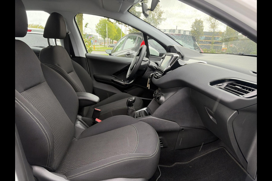 Peugeot 208 1.2 PureTech Blue Lion ✓D-riem vv 2024✓Dealer Onderhouden✓Carplay✓Navi✓Trekhaak✓2e Eigenaar✓Recent beurt gehad✓Airco✓Cruise✓Pdc✓5 Deurs✓Weinig Km✓N.A.P✓Apk tot 08-2027
