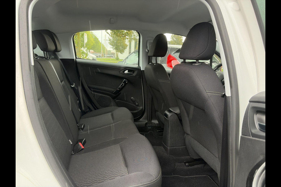 Peugeot 208 1.2 PureTech Blue Lion ✓D-riem vv 2024✓Dealer Onderhouden✓Carplay✓Navi✓Trekhaak✓2e Eigenaar✓Recent beurt gehad✓Airco✓Cruise✓Pdc✓5 Deurs✓Weinig Km✓N.A.P✓Apk tot 08-2027