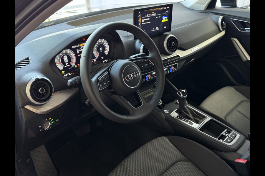 Audi Q2 35 TFSI 1.5 S-LINE ✅ NIEUW MODEL ✅150PK VIR.COCKPIT ELEK.KLEP TOUCHSCREEN CARPLAY NAVI CAMERA MATRIX LED STOELVERW. PDC KEYLESS 2026