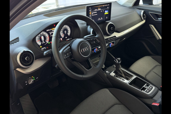 Audi Q2 35 TFSI 1.5 S-LINE ✅ NIEUW MODEL ✅150PK VIR.COCKPIT ELEK.KLEP TOUCHSCREEN CARPLAY NAVI CAMERA MATRIX LED STOELVERW. PDC KEYLESS 2026