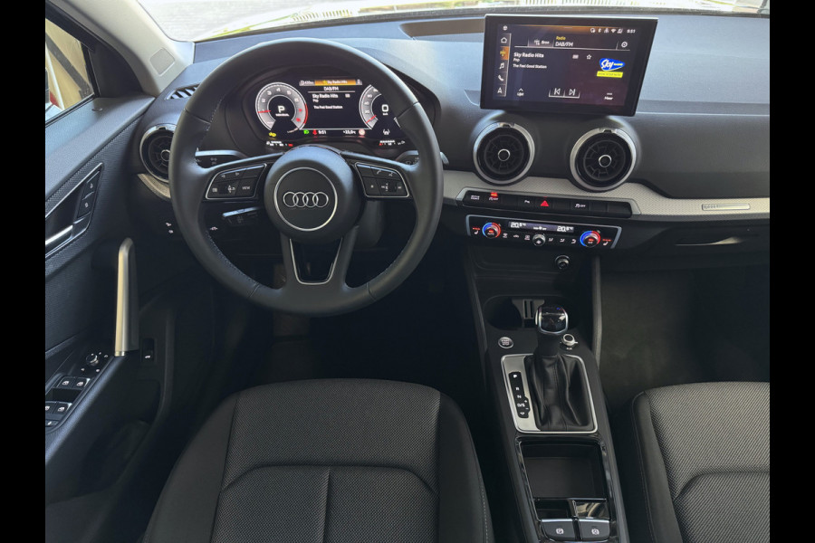 Audi Q2 35 TFSI 1.5 S-LINE ✅ NIEUW MODEL ✅150PK VIR.COCKPIT ELEK.KLEP TOUCHSCREEN CARPLAY NAVI CAMERA MATRIX LED STOELVERW. PDC KEYLESS 2026