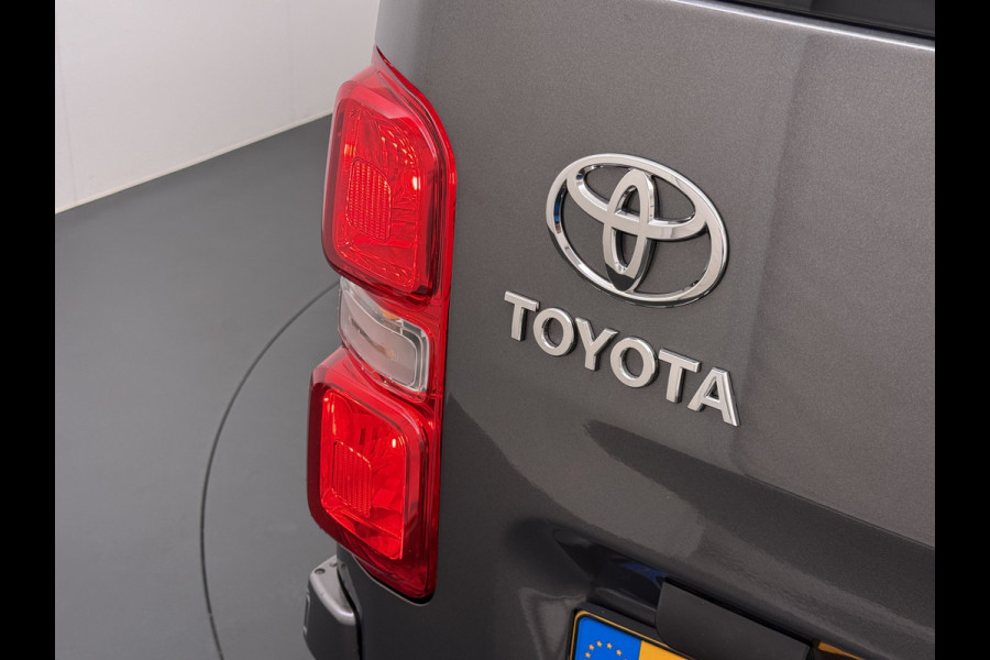 Toyota ProAce Worker 2.0D-4D L3H1 Dubbele Cabine 5-Persoons Ecc 3D-Navi Apple Carplay Android Auto Bluetooth Black Line Long DC Cruise Control Lmv Regen-Lichtsensor led Privacy Glas Schuifdeur 1e Eigenaar Dealeronderhouden Origineel Nederlandse Auto