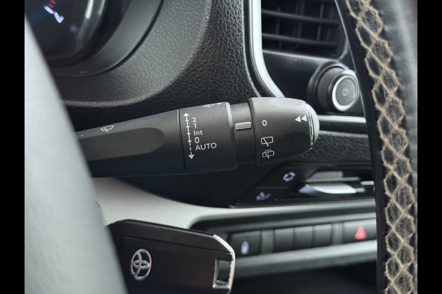 Toyota ProAce Worker 2.0D-4D L3H1 Dubbele Cabine 5-Persoons Ecc 3D-Navi Apple Carplay Android Auto Bluetooth Black Line Long DC Cruise Control Lmv Regen-Lichtsensor led Privacy Glas Schuifdeur 1e Eigenaar Dealeronderhouden Origineel Nederlandse Auto