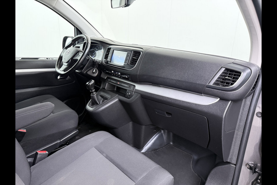 Toyota ProAce Worker 2.0D-4D L3H1 Dubbele Cabine 5-Persoons Ecc 3D-Navi Apple Carplay Android Auto Bluetooth Black Line Long DC Cruise Control Lmv Regen-Lichtsensor led Privacy Glas Schuifdeur 1e Eigenaar Dealeronderhouden Origineel Nederlandse Auto