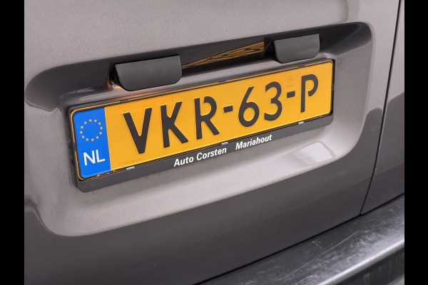 Toyota ProAce Worker 2.0D-4D L3H1 Dubbele Cabine 5-Persoons Ecc 3D-Navi Apple Carplay Android Auto Bluetooth Black Line Long DC Cruise Control Lmv Regen-Lichtsensor led Privacy Glas Schuifdeur 1e Eigenaar Dealeronderhouden Origineel Nederlandse Auto