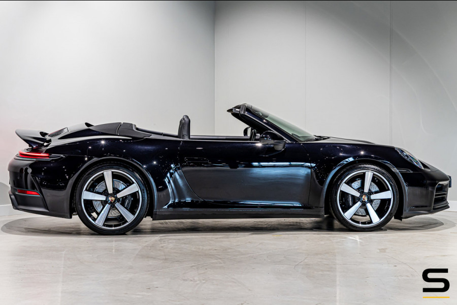 Porsche 911 Cabrio Carrera 992.2|394 PK|Sport Chrono|Sportuitlaat|BOSE|Surround View|20/21” Carrera Classic|Porsche Approved|1e ei