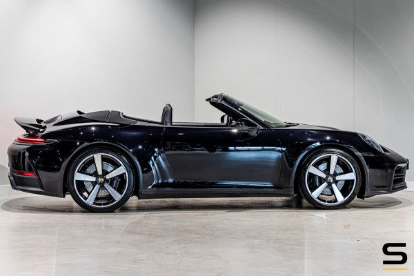 Porsche 911 Cabrio Carrera 992.2|394 PK|Sport Chrono|Sportuitlaat|BOSE|Surround View|20/21” Carrera Classic|Porsche Approved|1e ei