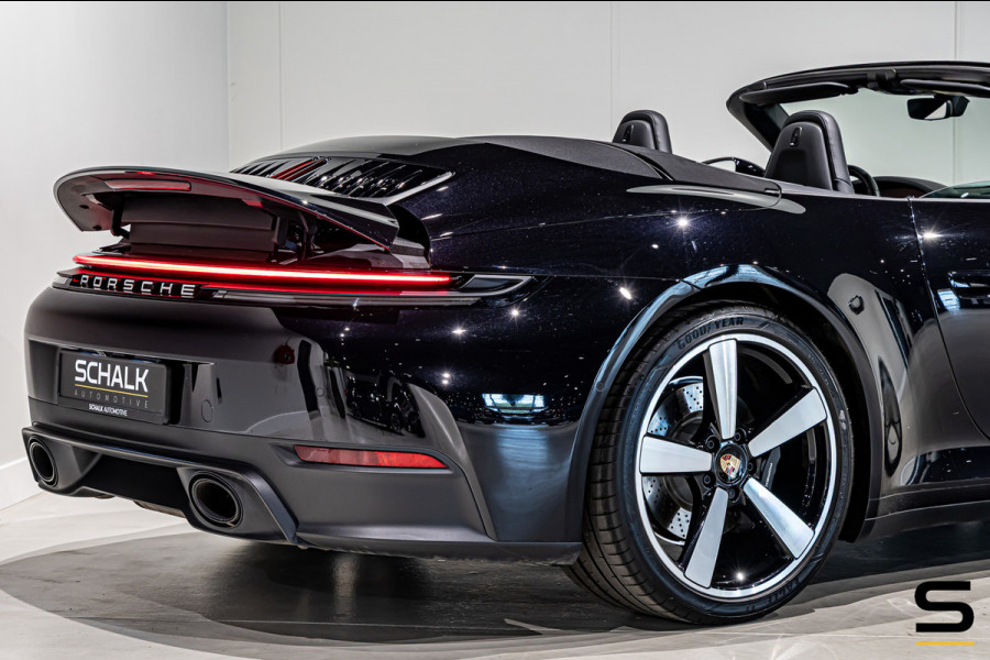Porsche 911 Cabrio Carrera 992.2|394 PK|Sport Chrono|Sportuitlaat|BOSE|Surround View|20/21” Carrera Classic|Porsche Approved|1e ei
